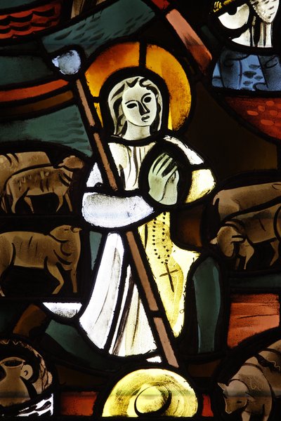 Glas-in-lood die Jean-Marie Vianney uitbeeldt in de Notre-Dame-de-la-Trinite kerk, Blois, Frankrijk door Unbekannt