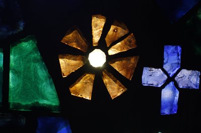Glas-in-lood in de Notre-Dame de Consolation kerk, Hyeres, Frankrijk door Unbekannt