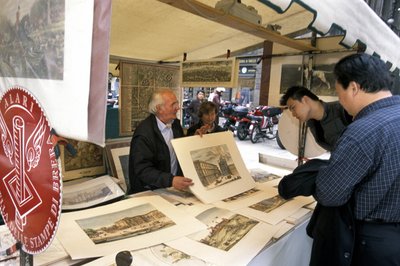 Kraam met prenten, Piazza del Carmine, Milaan, Lombardije, Italië door Unbekannt