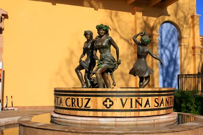 Beelden, Vina Santa Cruz (foto) door Unbekannt