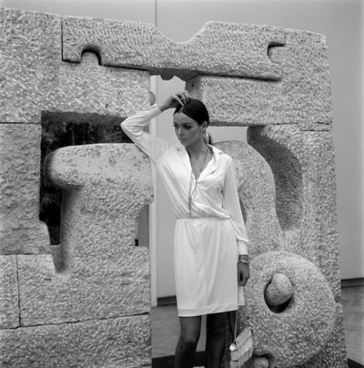 De actrice Barbara Steele op de Biënnale kunsttentoonstelling - Venetië - 196? door Unbekannt