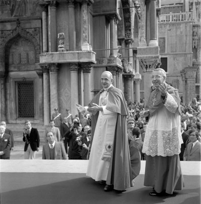 De kardinaal Albino Luciani (Johannes Paulus I) met paus Paulus VI in Venetië - 1972 door Unbekannt