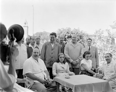 Koning Faruk van Egypte met zijn vrouw bij Locanda Cipriani in Torcello (Venetië) - 1951 door Unbekannt