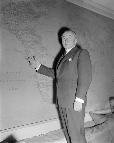 De politicus Paul Renaud in Parijs - 1949 door Unbekannt