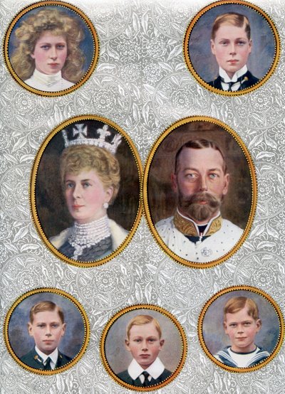 De Britse koninklijke familie in 1910. Van linksboven, Prinses Mary, Prinses Royal en Gravin van Harewood, 1897-1965. De Prins van Wales, later Edward VIII door Unbekannter Künstler