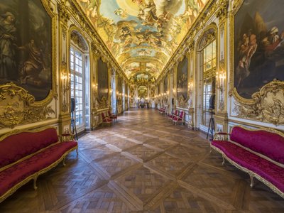 De Galerie dorée en het gewelf geschilderd door François Perrier (1594-1649) door Unbekannt