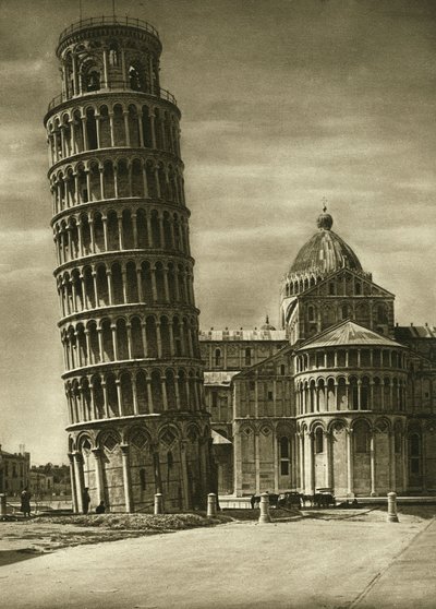 De scheve toren en apsis van de dom (duomo) van Pisa in 1925 door Unbekannt