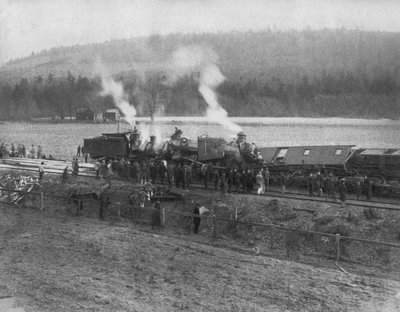 Verenigde Staten: ca. 1885 Een Treinongeluk op het Platteland. (zw/w foto) door Unbekannt
