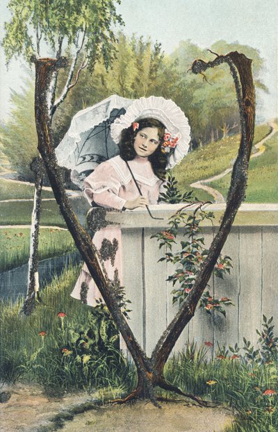 V : Een jong meisje in een roze jurk, een kapje op haar hoofd, een parasol in haar hand, staat in een landelijke omgeving - Alphabet personages Ref Th. E., L. Theochrom - Serie 994. Theodor Eisman, uitgever, Leipzig door Unbekannt