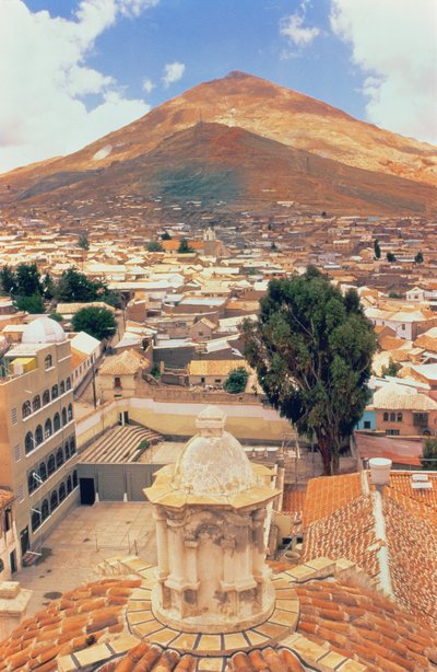 Uitzicht vanaf de ruïnes naar Inca-ruïnes bij het dorp (foto) door Unbekannt
