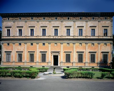 Uitzicht op de gevel, ontworpen door Baldassarre Peruzzi (1481-1536) 1506 (foto) door Unbekannt