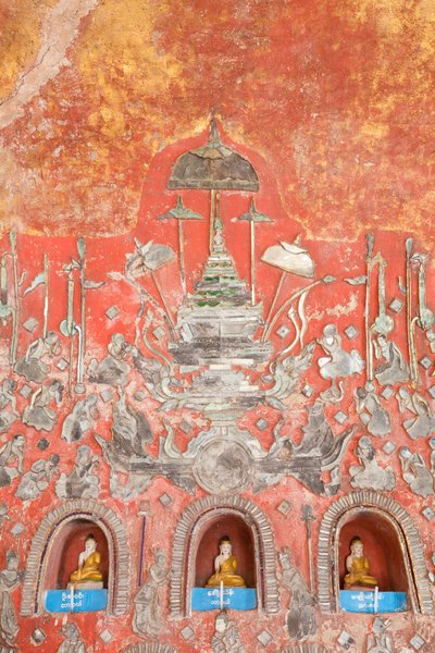 Muur met kleine Boeddha