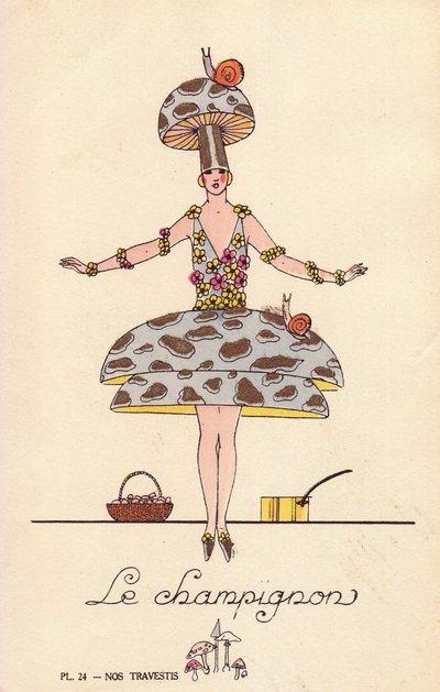 Vrouw in paddenstoel verkleedkostuum, le mushroom, hoed en jurk in paddenstoelvorm, versierd met slakken en bloemen door Unbekannter Künstler