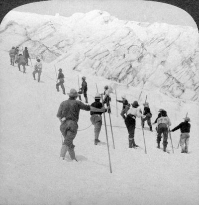 Beklimming van een steile sneeuwhelling, Stevens Glacier, Mount Rainier, Washington, VS door Underwood and Underwood