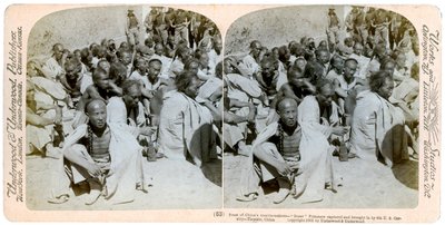 Boksergevangenen gevangen en binnengebracht door de Amerikaanse 6e Cavalerie, Tientsin, China, 1901 door Underwood and Underwood