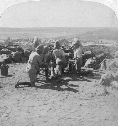 Britse artillerie in actie, Zuid-Afrika, 2e Boerenoorlog, 6 februari 1900 door Underwood and Underwood