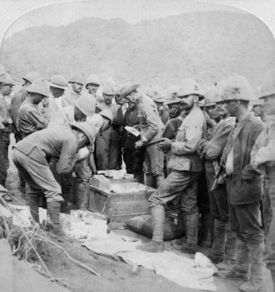 Kerstcadeaus van thuis, aan de troepen met Methuen bij Modderrivier, Zuid-Afrika door Underwood and Underwood