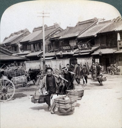 Coolies, straatbeeld in Tokio, 1896 door Underwood and Underwood