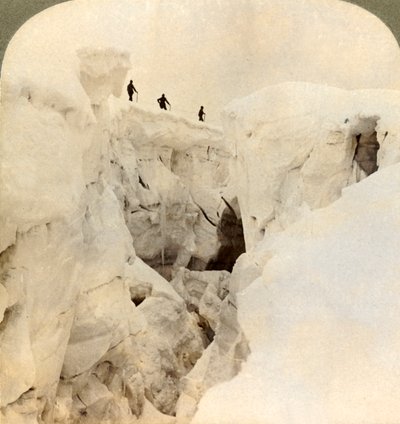 Afdaling van de Mont Blanc - enorme spleten nabij de top, Alpen, 1901 door Underwood and Underwood