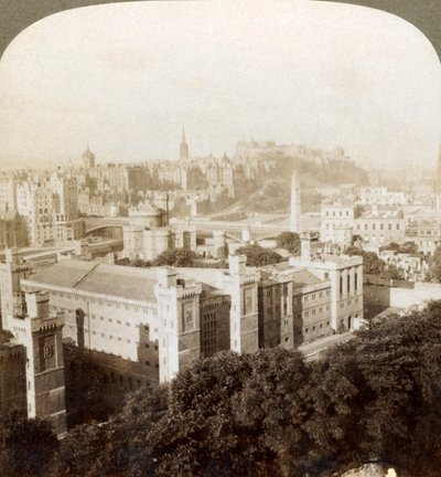 Edinburgh, vanaf Calton Hill, ZW naar het Kasteel, over oude begraafplaats, Schotland, 1902 door Underwood and Underwood