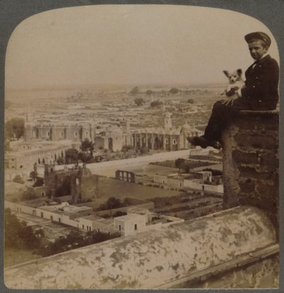 Vanaf de kathedraal van San Francisco, op de grootste Azteekse piramide, uitkijkend over Cholula, Mexico, 1901 door Underwood and Underwood