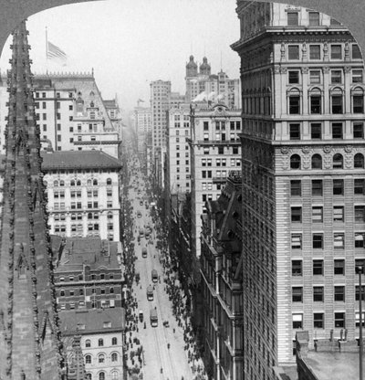 Van het Empire-gebouw langs Trinity Church naar Broadway, 1902 door Underwood and Underwood