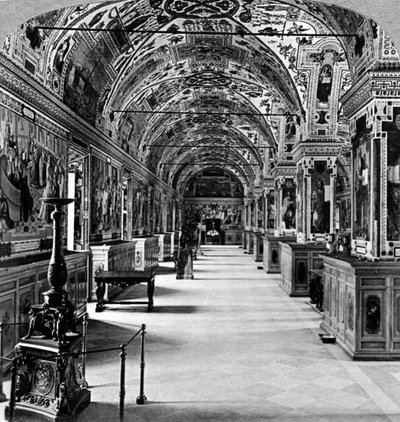 Interieur van de Vaticaanse Bibliotheek, Rome, Italië door Underwood and Underwood