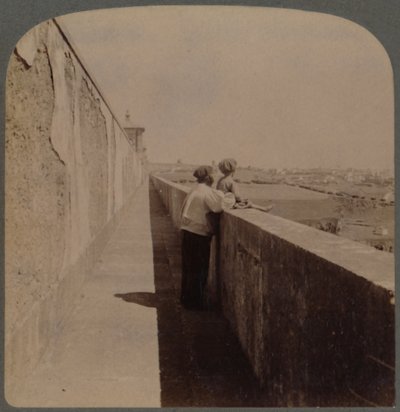 Lange wandeling langs het oude aquaduct - voorziet de stad van water, Lissabon, Portugal door Underwood and Underwood