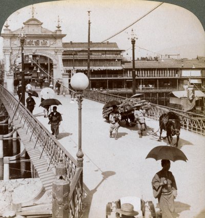 Kijkend naar het westen over de Kamo Rivier Kamogawa bij de Shijo brug, Kyoto, Japan, 1904 door Underwood and Underwood