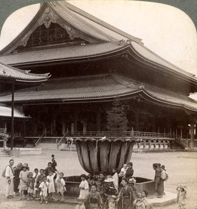 Voorkant van Higashi Hongan-ji, grootste boeddhistische tempel in Japan, Kyoto, 1904 door Underwood and Underwood