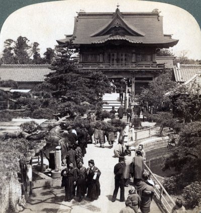 Hoofdingang van de Kameido-tempel, Tokio, Japan door Underwood and Underwood