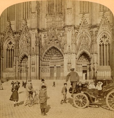 Hoofdingang en rijkelijk versierde gevel, Kathedraal, Keulen, Duitsland, 1902 door Underwood and Underwood
