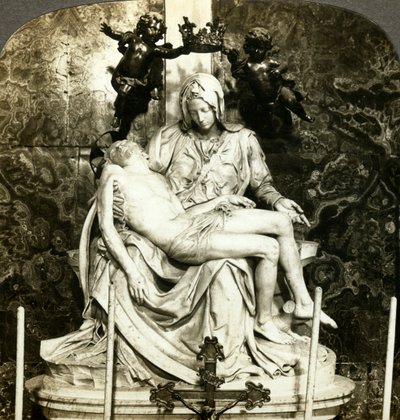 Pietà door Michelangelo, Sint-Pietersbasiliek, Rome, Italië door Underwood and Underwood