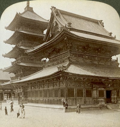 Statige pracht van de Shitenno-ji Tempel, Osaka, Japan, 1904 door Underwood and Underwood