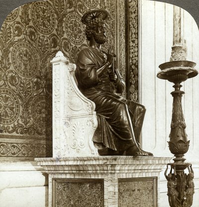 Standbeeld van Sint Pieter, Sint-Pietersbasiliek, Rome, Italië door Underwood and Underwood