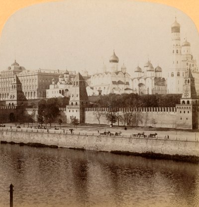 Het Kremlin, Moskou, Rusland - Daar liggen onze oude Tsaren te slapen, 1898 door Underwood and Underwood