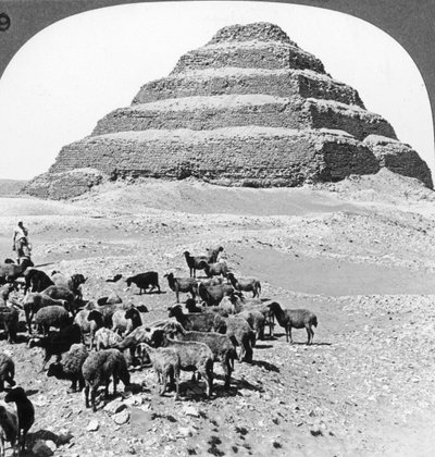 De Piramide van Sakkarah, Egypte, 1905 door Underwood and Underwood