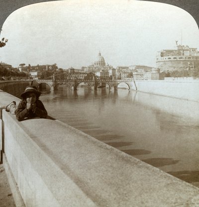 De rivier de Tiber, Castel Sant Angelo en de Sint-Pietersbasiliek, Rome, Italië door Underwood and Underwood