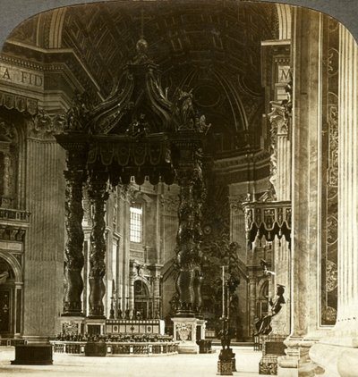 Het grote altaar met zijn baldakijn, Sint-Pietersbasiliek, Rome, Italië door Underwood and Underwood