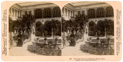 De binnenplaats van een huis in Damascus, Syrië, 1900 door Underwood and Underwood