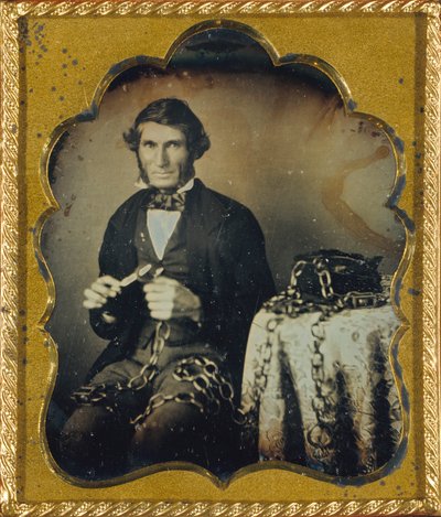 [Volkskunstenaar met Gesneden Houten Ketting]. door Unidentified