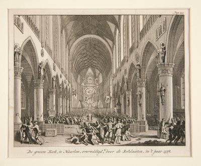 De groote kerk te Haarlem, overweldigd, door de soldaten door Unknown