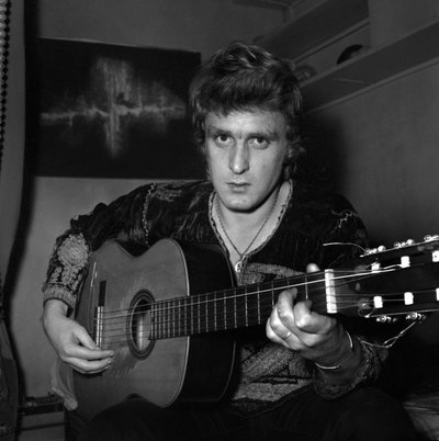 Franse Zanger Christophe (Daniel Bevilacqua) Schildert een Canvas Thuis, 18 November 1969 door Unknown
