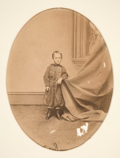 Portret van een Staande Jongen door Unknown