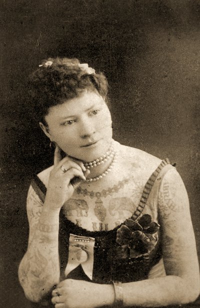 Portret van een getatoeëerde vrouw, c.1905 door Unknown