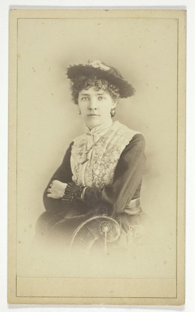 Zonder titel (Portret van vrouw met hoed) door Unknown