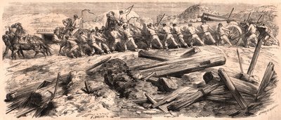 Te midden van de ruïnes, een team van zes paarden die een zwaar artilleriestuk trekken, een groep soldaten begeleidt het kanon terwijl twee anderen de paarden leiden met een zweep door Unknown