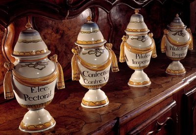 Apothekerspotten in faience. 17e eeuw Macon, Hotel Dieu door Unknown artist