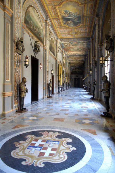 Architectuur: uitzicht op het paleis van de Grootmeesters van de Orde van Malta in Valletta (La Valletta), Malta (foto) door Unknown artist