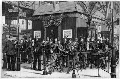 Audities van fonografen gemaakt door Thomas Edison geïnstalleerd in de Galerie des Machines op de Wereldtentoonstelling van Parijs in 1889. (Van een foto). Gravure in 